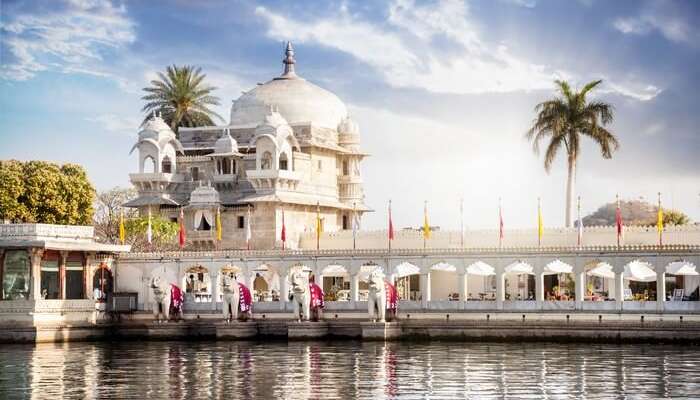 Udaipur Sightseeing Taxi Service